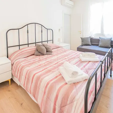 012c - Loft, Casa In Centro Con Terrazza Privata, 100metri Da Spiaggia E Mare Апартаменты *