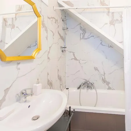 012c - Loft, Casa In Centro Con Terrazza Privata, 100metri Da Spiaggia E Mare Moneglia